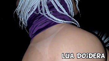 Novinha do Rio de Janeiro Lua Doidera no glory hole na festa de swing e fez varios machos gozarem na punheta e no boquete
