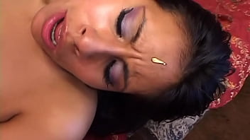 Hindi aunty needs money for her new teeth , so she´s doing a porn casting